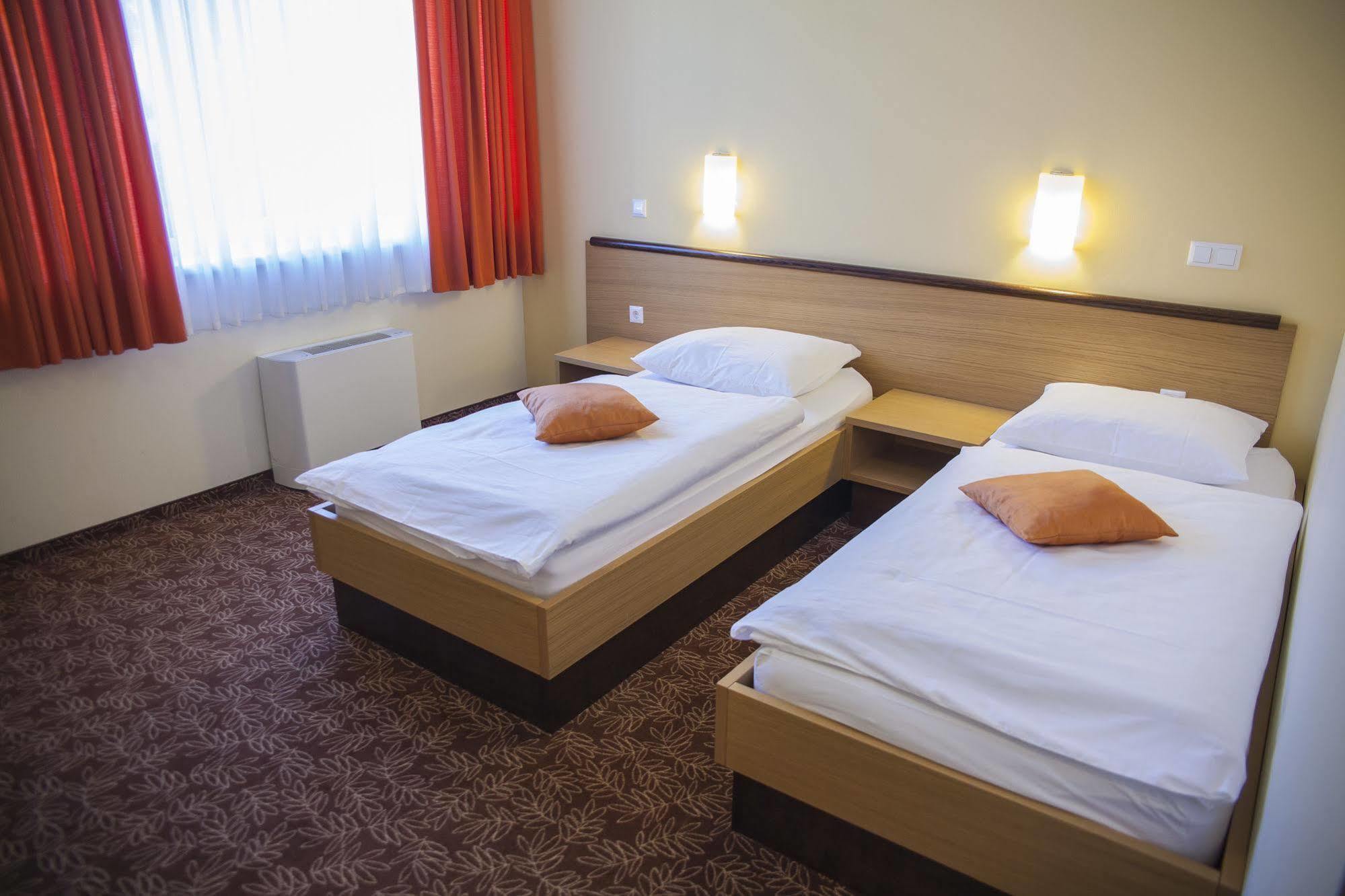 Hotel Bela Krajina Metlika Esterno foto